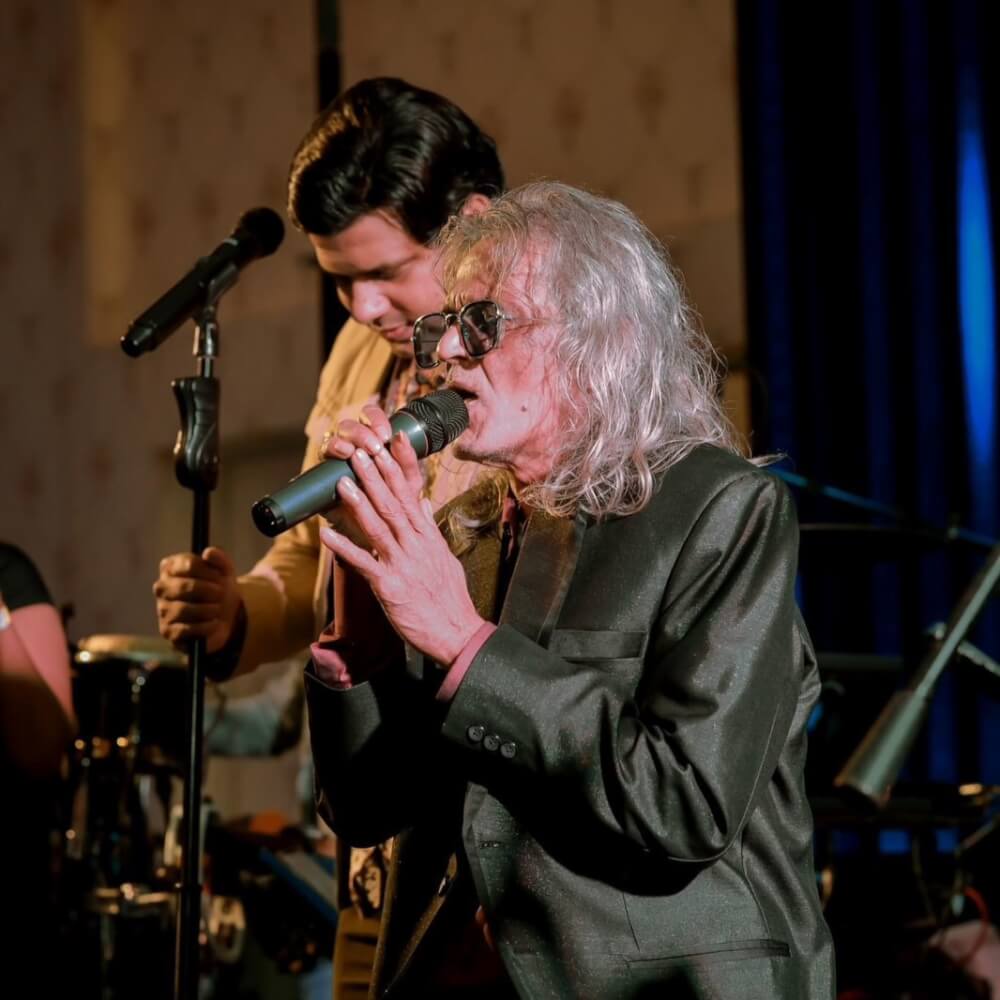 senaka,batagoda,senakabatagoda,senaka batagoda,sereenabatagoda,sereena,Sri Lanka,Folk music,Musician,Singing,Percussion,Rock,Reggae,Pop,Versatility,Vocalist,Guitarist